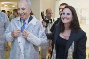 Hosting President of Israel Shimon Peres during a visit to Gamida Cell.